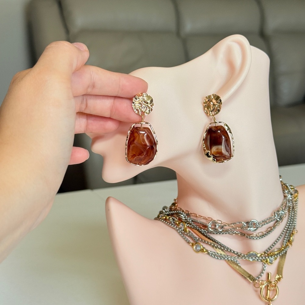 Gold-Tone Earrings with Brown Marbled Resin Drops - Picture 5 of 11